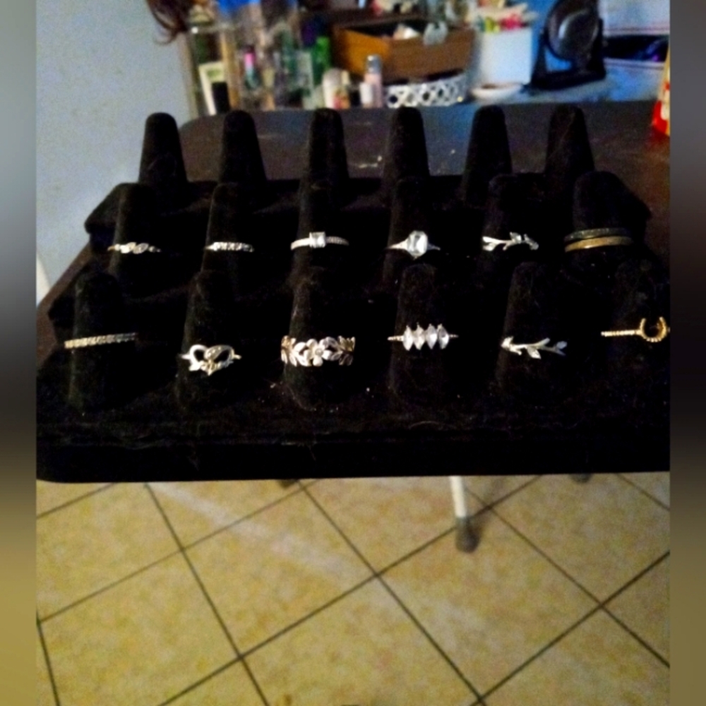 13 diff variety of women's rings (sizes 5 to 9)